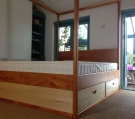 4-poster bed in yew